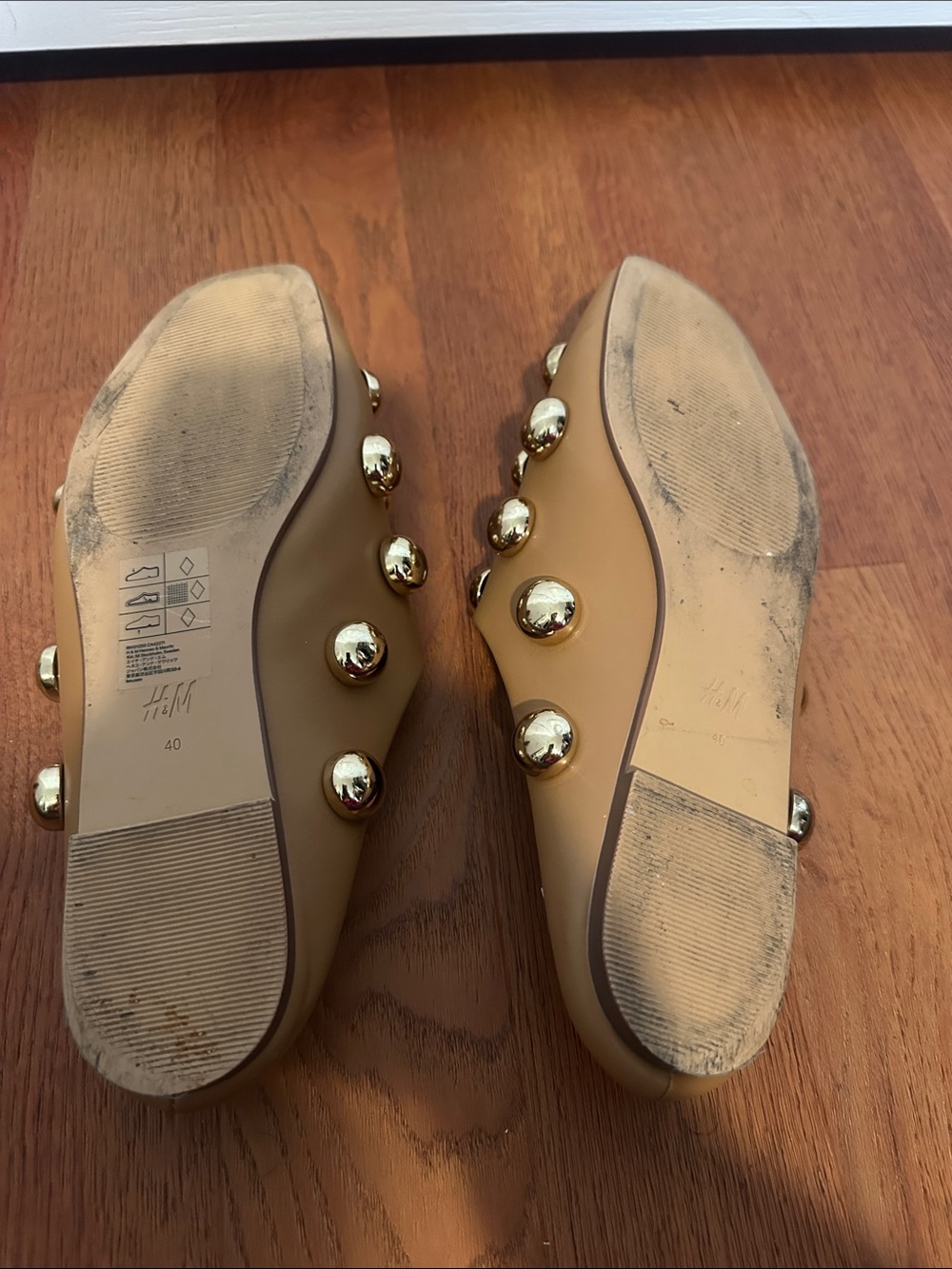 H&M Tan Mules with Gold Dome Studs - Picture 3 of 3